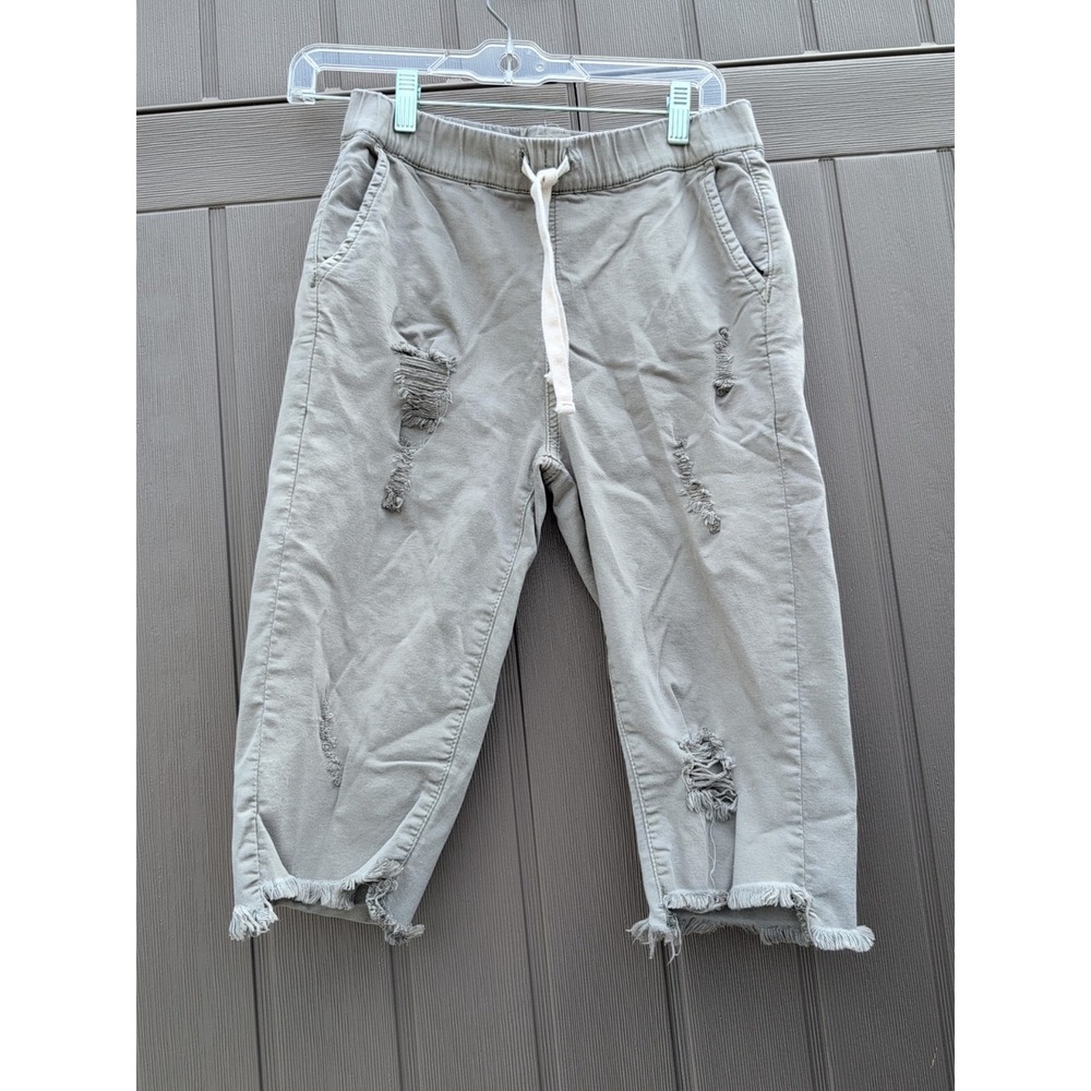 Easel of Los Angeles - Lady's‎ - Size Medium  Washed Grey Capris - Distressed